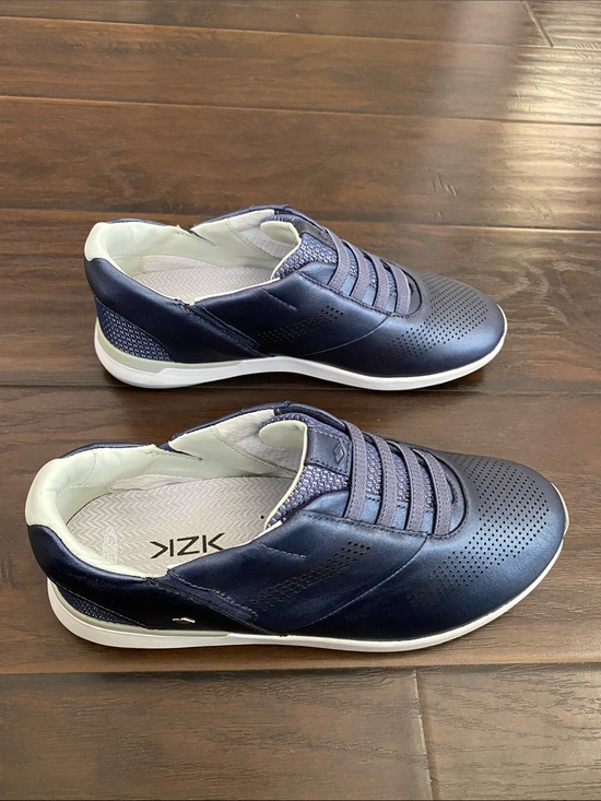 Kizik Shoes - Kizik Atlanta Navy lace up sneakers women’s size 6.5